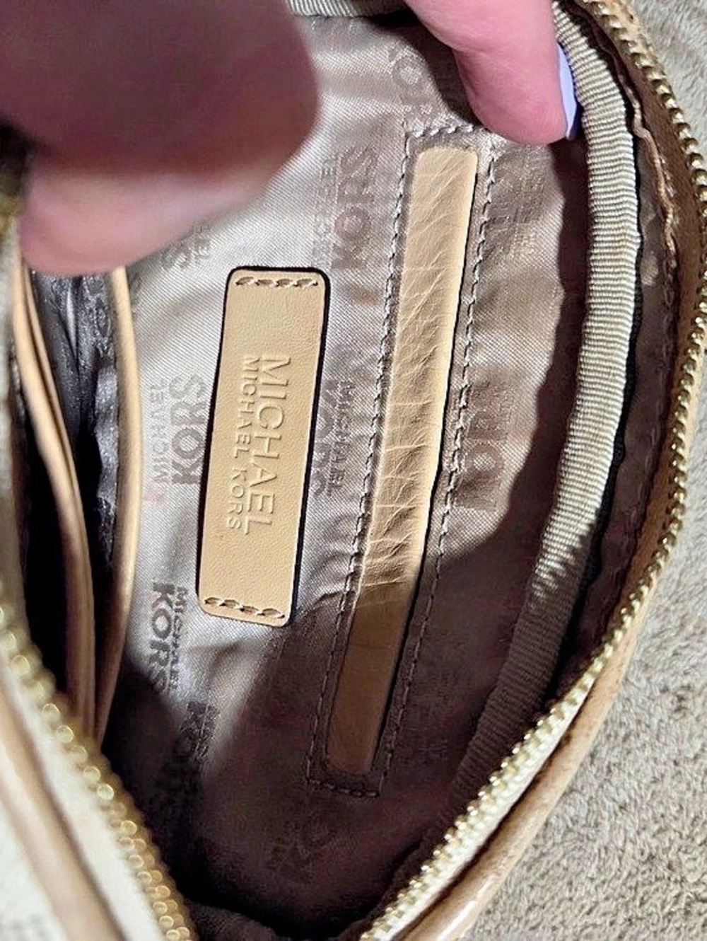 Michael Kors Jet Set Large Logo Crossbody Bag Beige & White - Picture 6 of 7